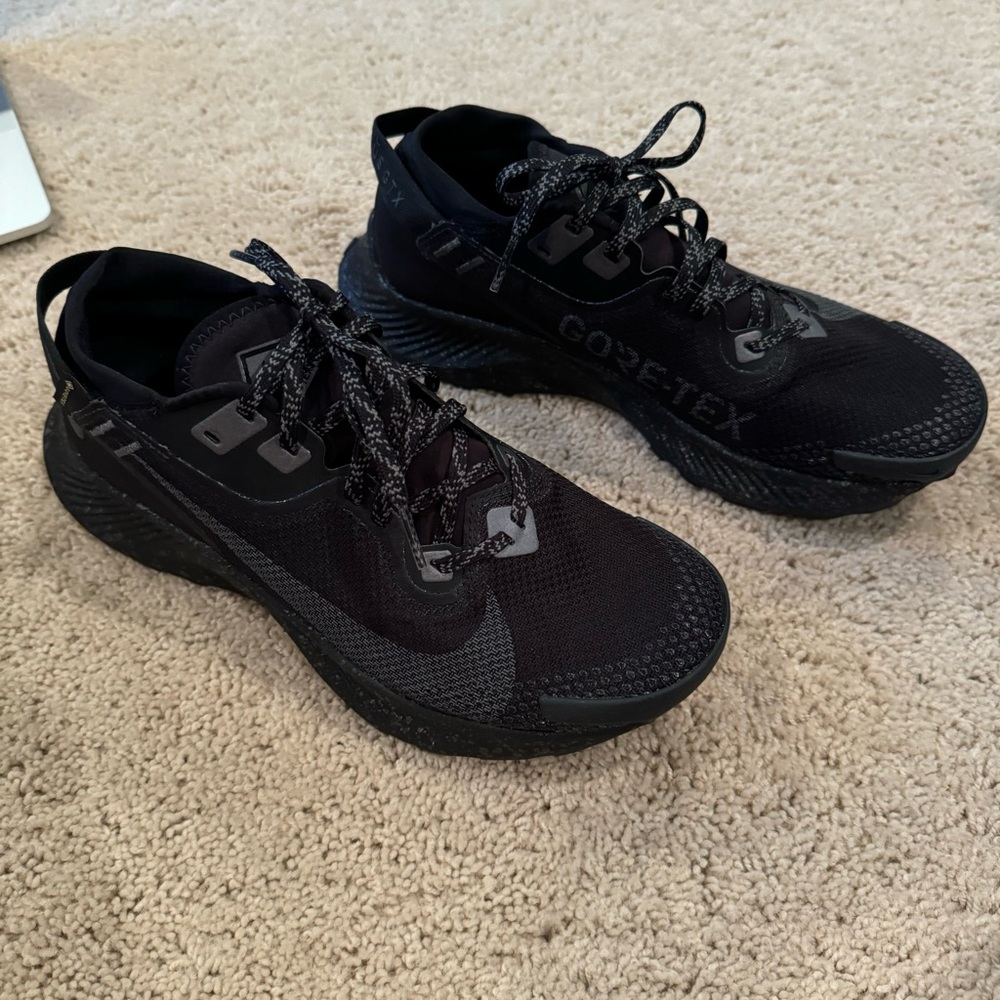 Nike GORE-TEX Black Athletic Shoes
